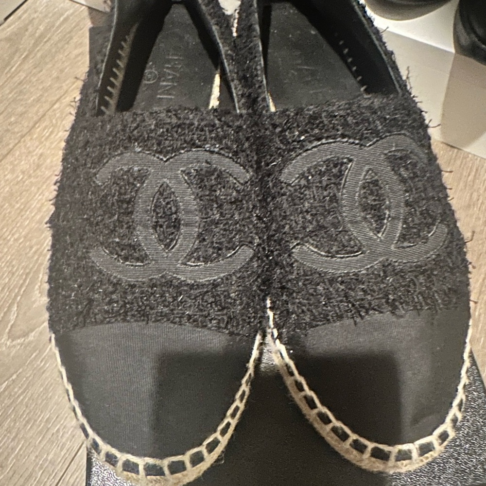 CHANEL Black Espadrilles with CC Logo - Picture 5 of 9